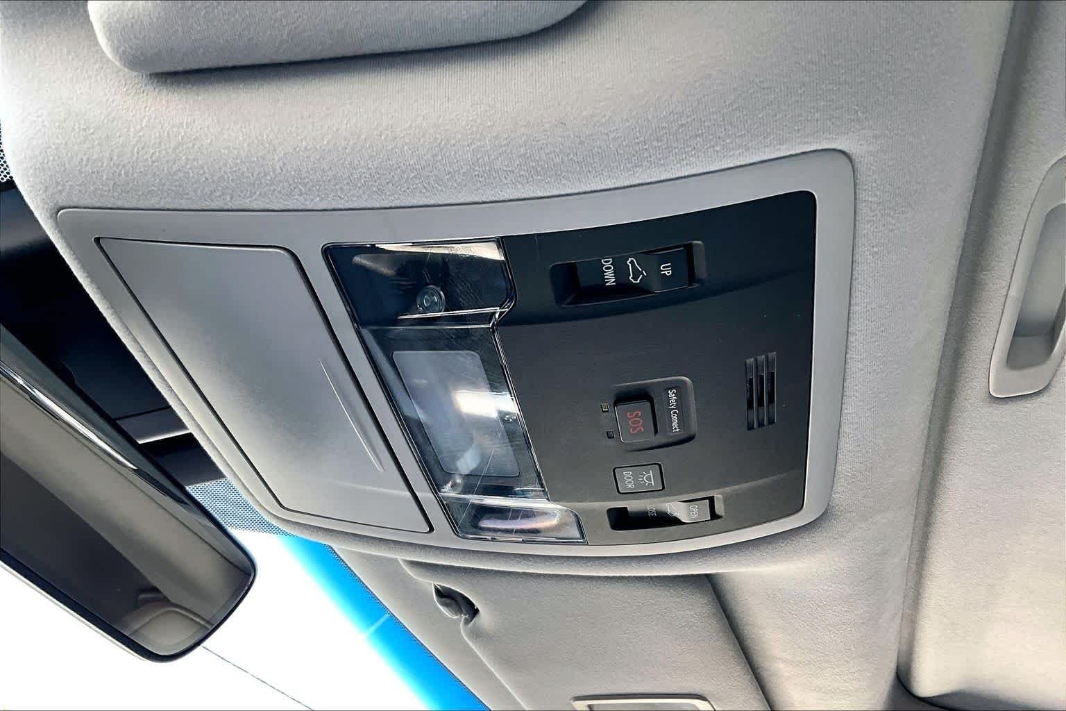 Used 2018 Silver Lining Metallic Lexus  image 32