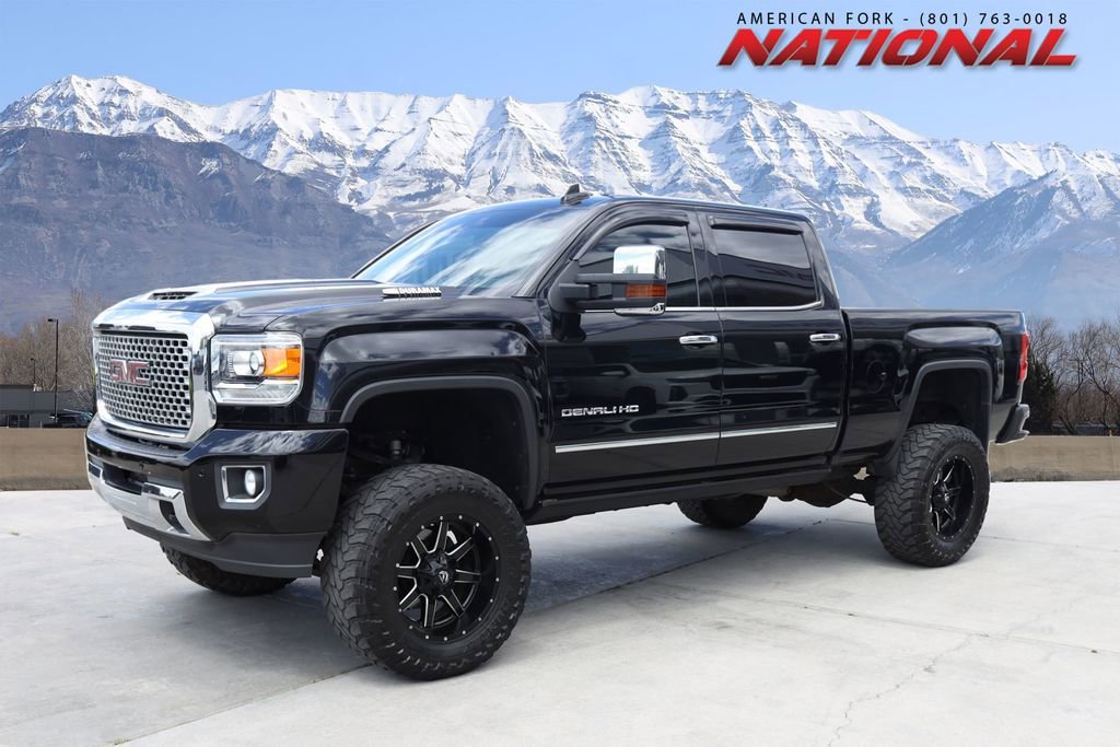 2017 GMC Sierra 4WD Crew Cab Standard Box Denali's photo
