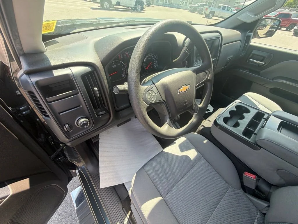 Used 2018 GRAPHITE METALLIC Chevrolet LS image 18