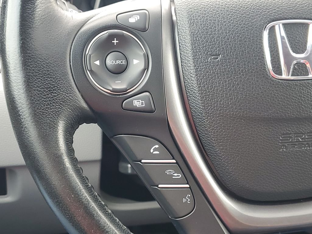 Used 2016 Lunar Silver Metallic Honda EX-L image 22