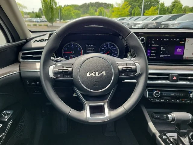 2023 Kia K5 EX - Photo 9