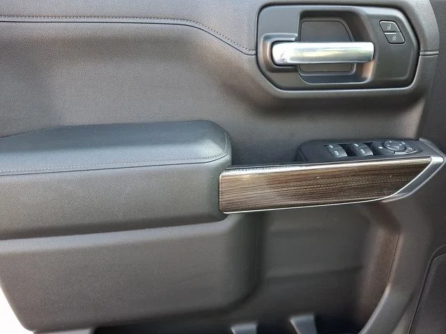 Used 2019 White Chevrolet LT image 12