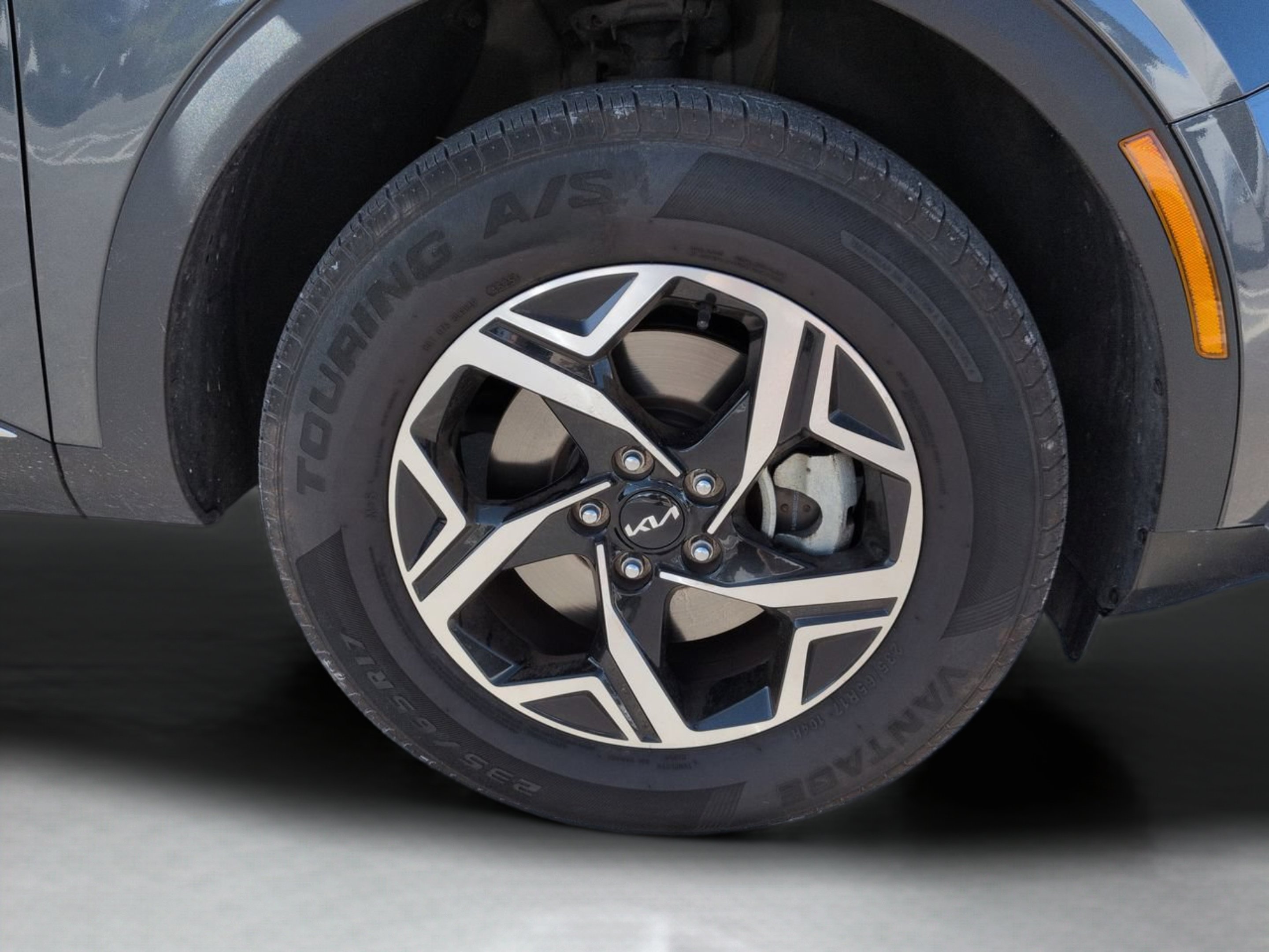 Used 2024 Gravity Gray Kia LX image 28