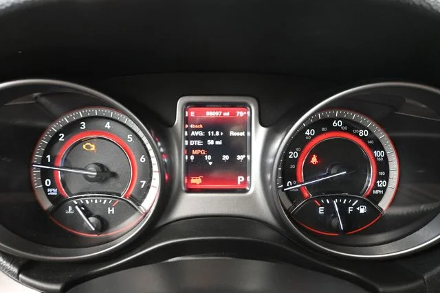 Used 2017 Gray Dodge Crossroad image 28