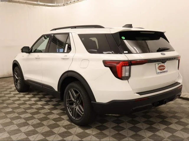New 2026 Star White Metallic Tri-Coat Ford ST-Line image 5