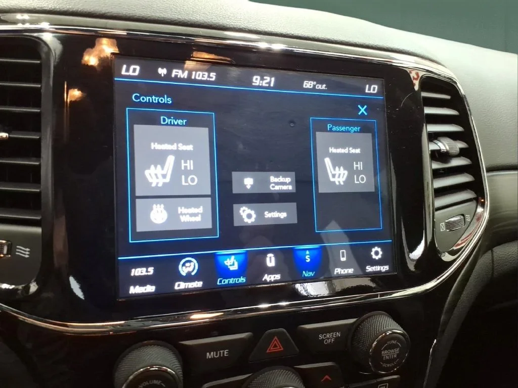 Certified Used 2021 Diamond Black Jeep Laredo X image 20