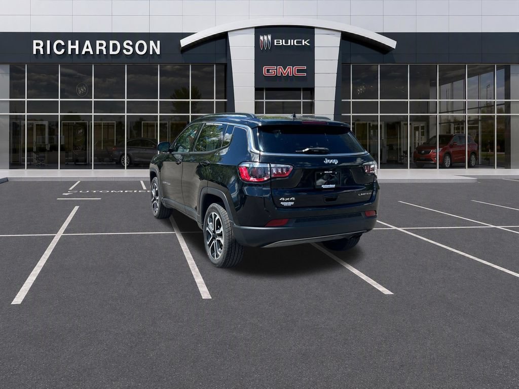 Used 2022 Black Jeep Limited 4x4 image 3