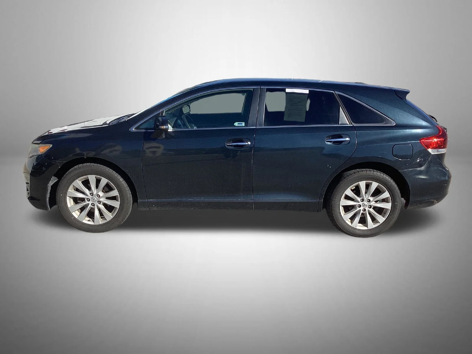 Used 2015 Gray Toyota XLE image 1