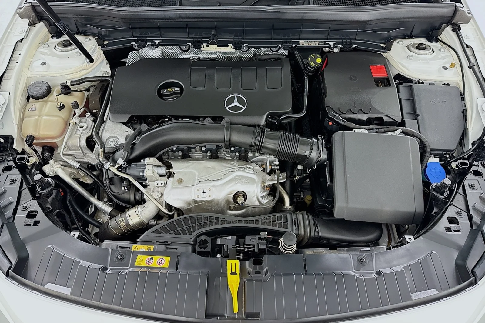 Certified Used 2022 Digital White Metallic Mercedes-Benz GLB 250 image 12