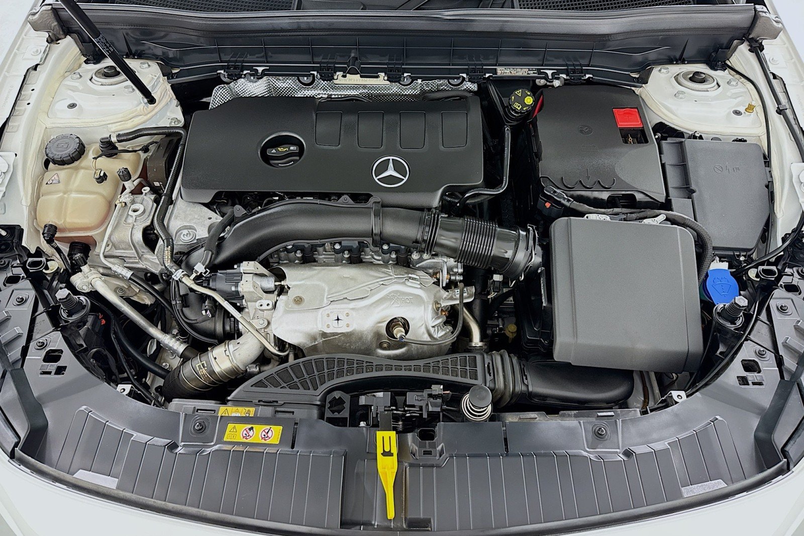 Certified Used 2022 Digital White Metallic Mercedes-Benz GLB 250 image 12