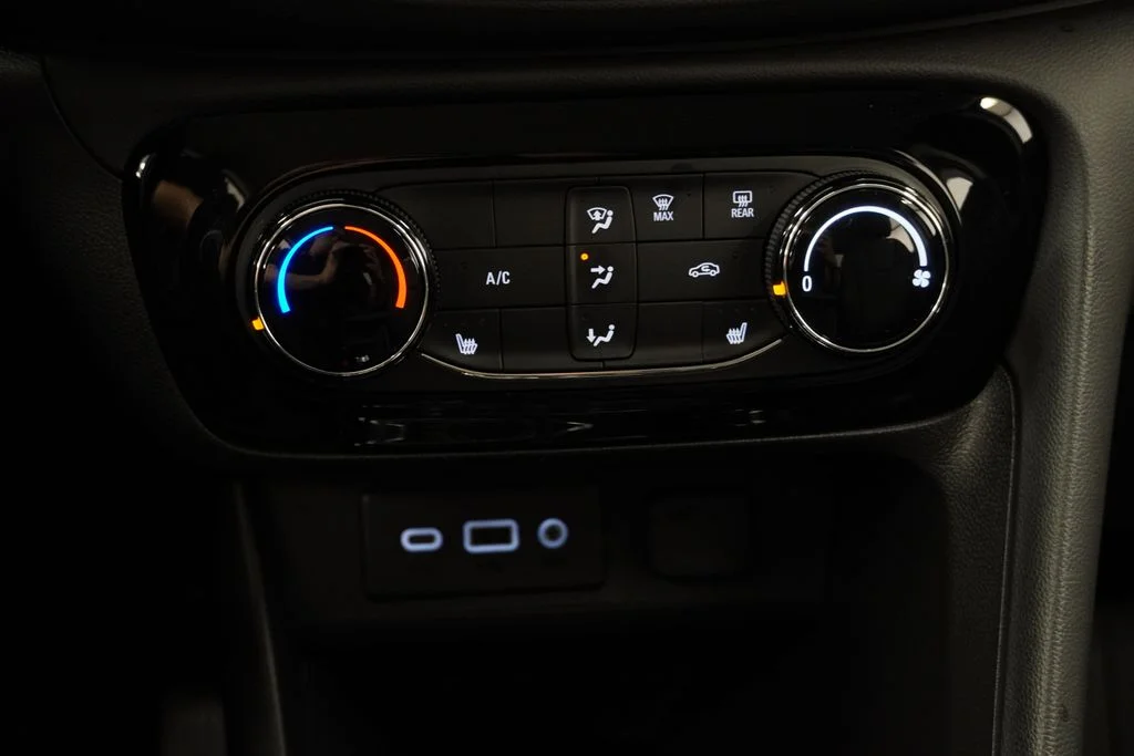 Used 2023 Gray Buick Preferred image 19