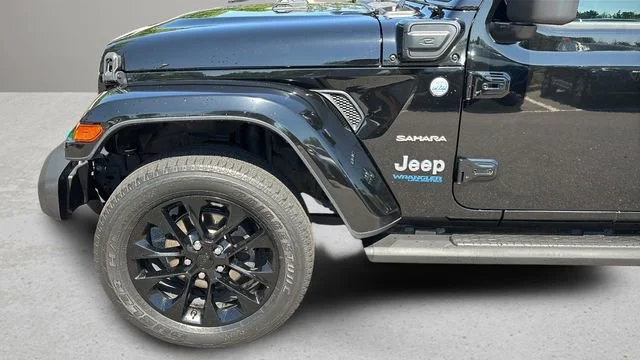 Used 2022 Black Jeep Unlimited Sahara 4x4 image 33