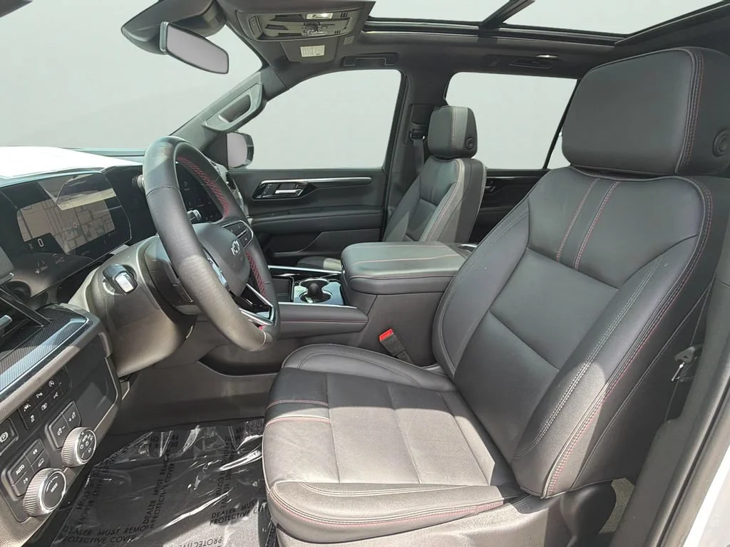 Used 2025 Iridescent Pearl Tricoat Chevrolet RST image 17