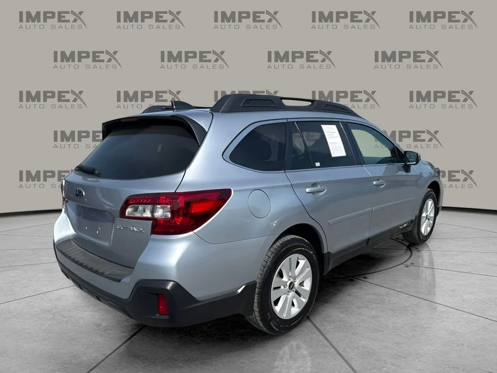 Used 2018 Silver Subaru 2.5i Premium image 6