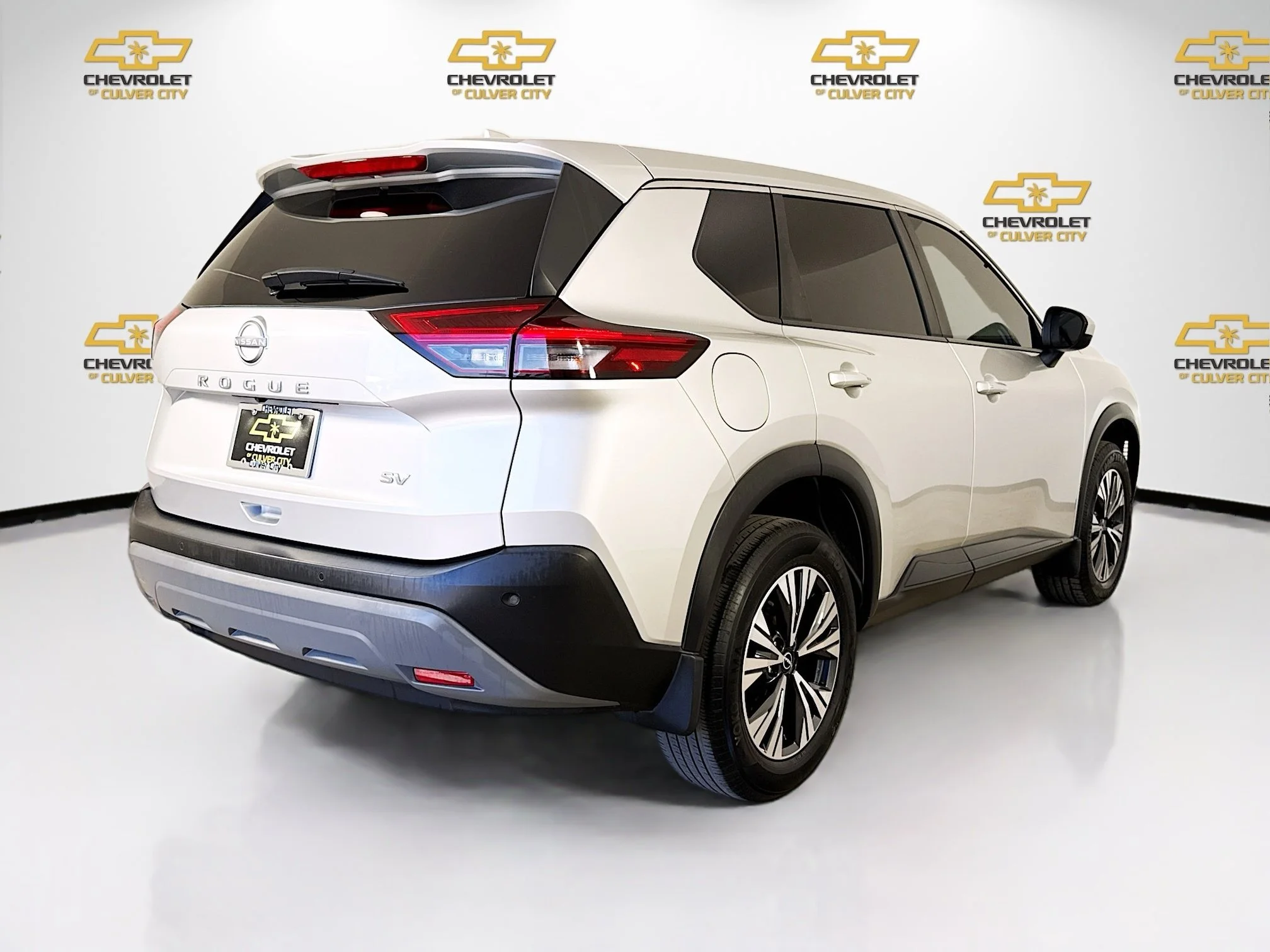 Used 2023  Nissan SV image 8