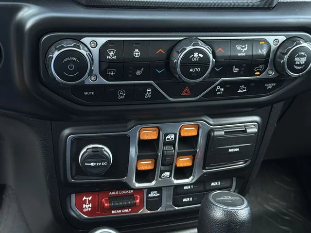 Used 2020 Black Jeep Mojave image 28