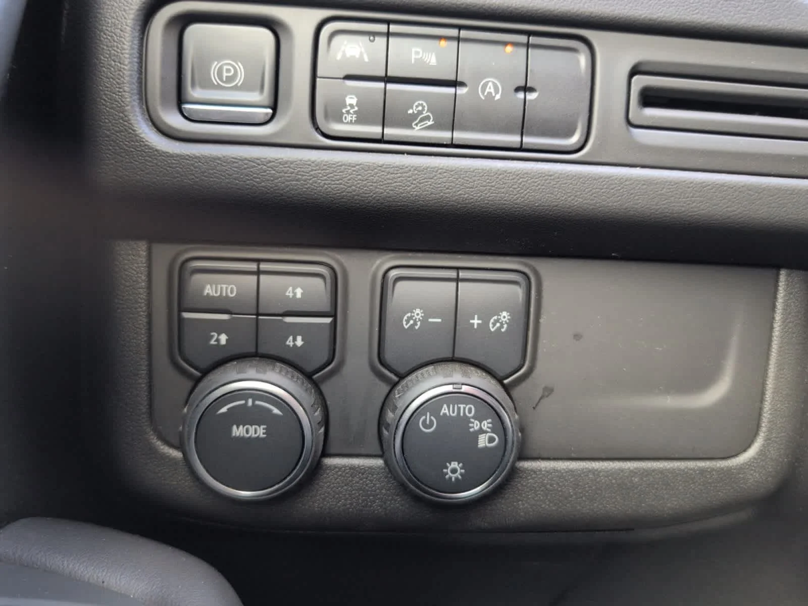 Used 2023 Black Chevrolet Z71 image 31