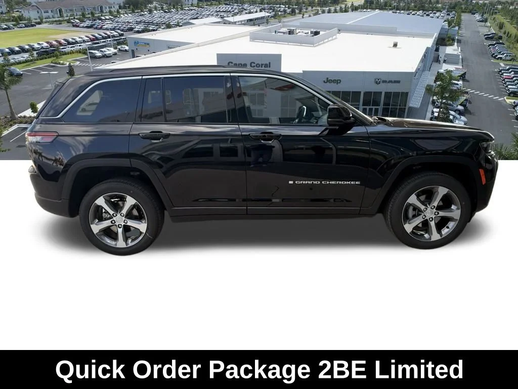 New 2026 Diamond Black Crystal Pearl-Coat Exterior Paint Jeep Limited image 3