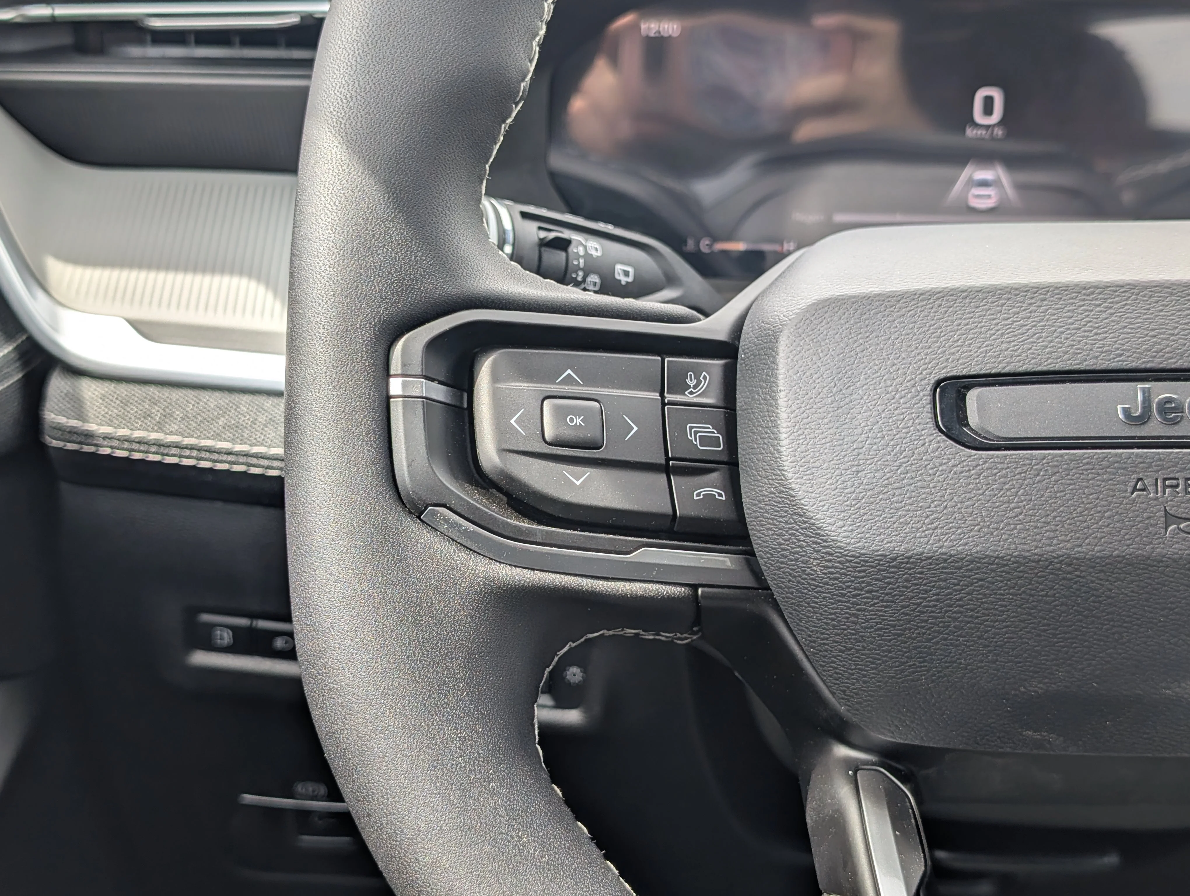 New 2026 Sting-Grey Jeep Laredo image 25
