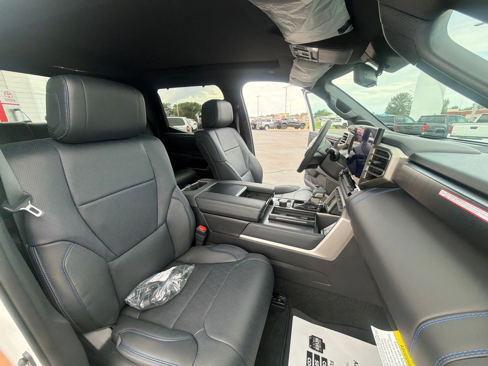 New 2026 Wind Chill Pearl Toyota Platinum image 31