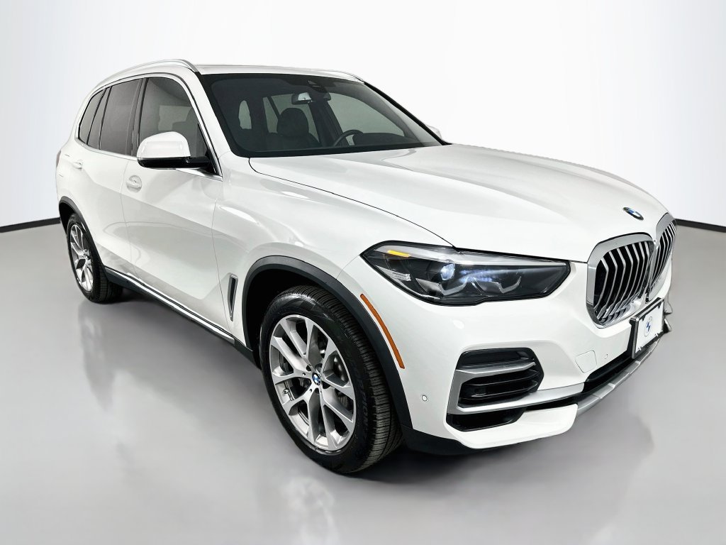 Certified Used 2023 Alpine White BMW xDrive40i image 3