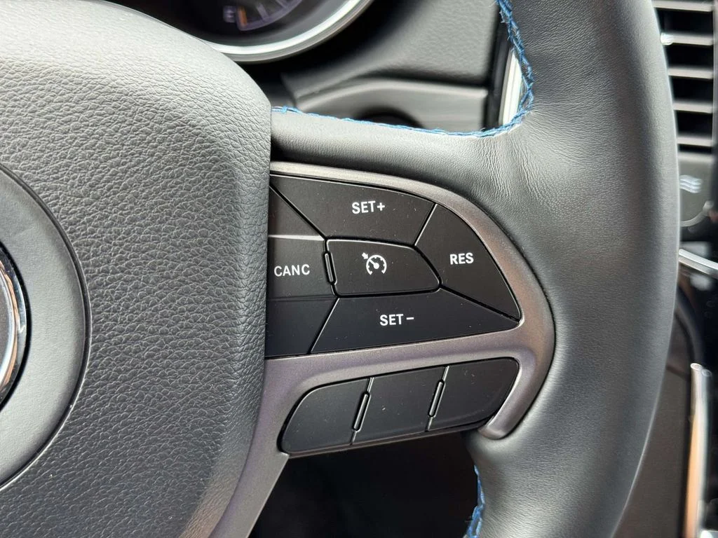 Used 2019 White Jeep Laredo image 23