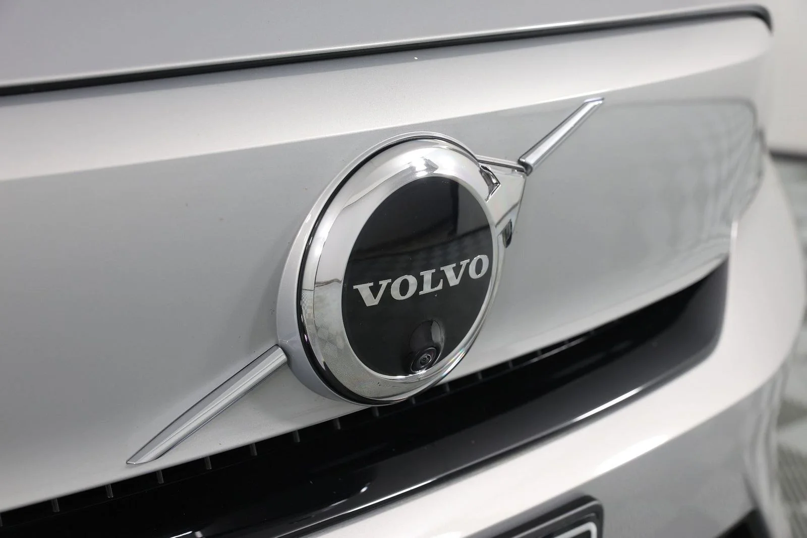 Used 2023 Silver Volvo Ultimate image 25