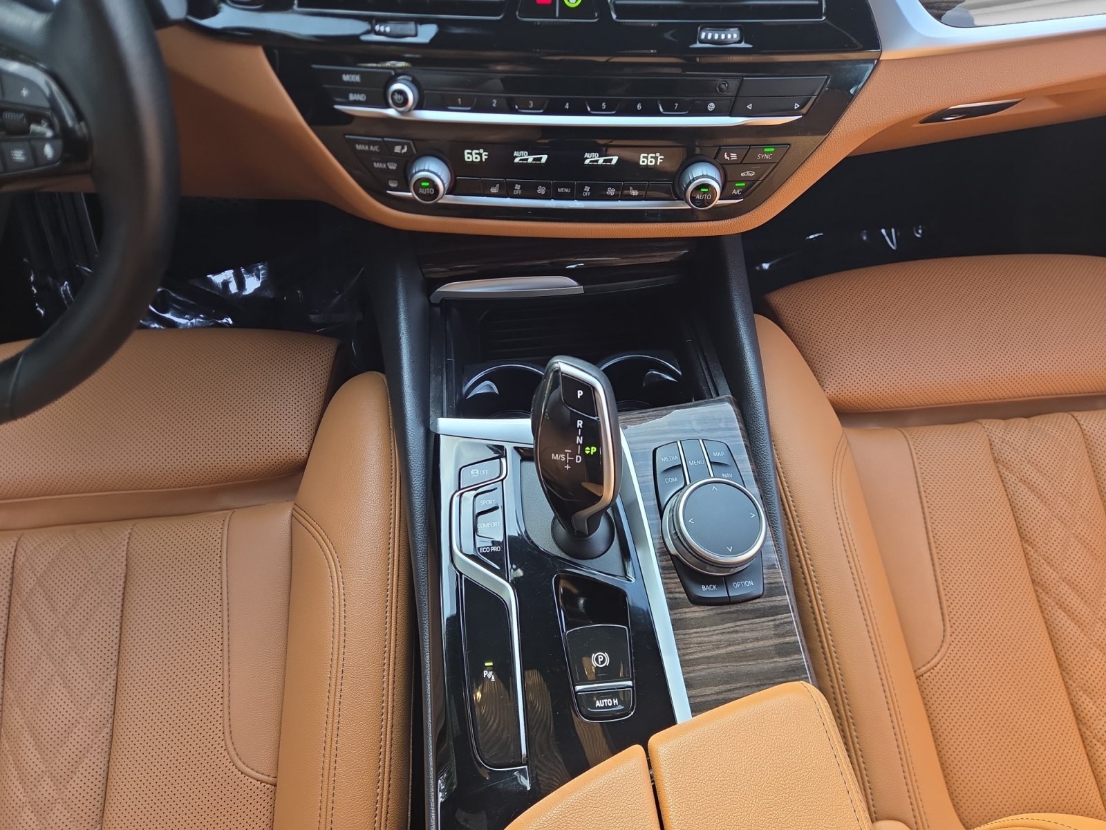 2022 BMW 5 Series 530i - Photo 11