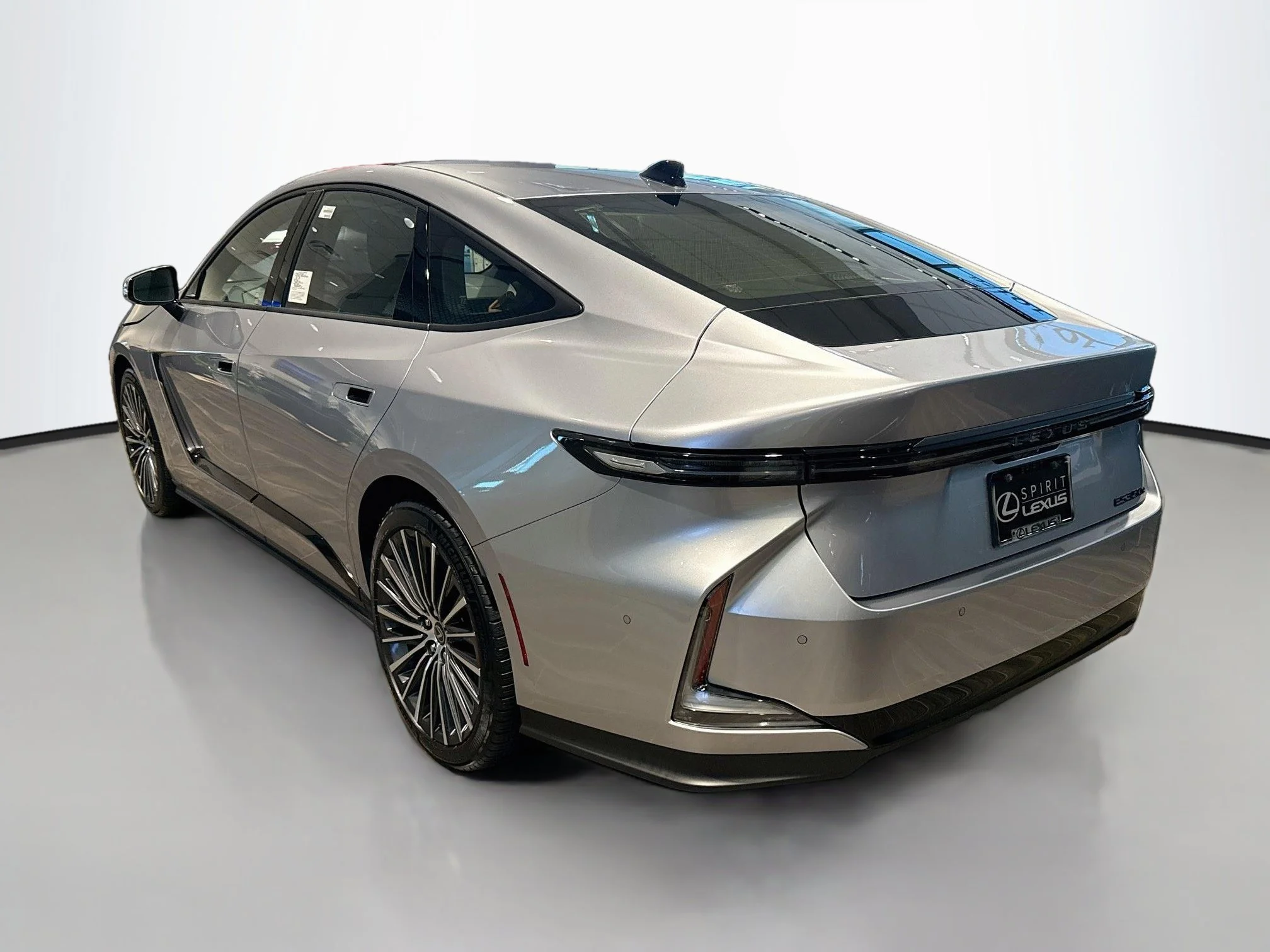 New 2026 Iridium Lexus ES 350e LUXURY image 5