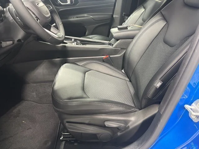 New 2026 Hydro Blue Pearlcoat Jeep Latitude image 7