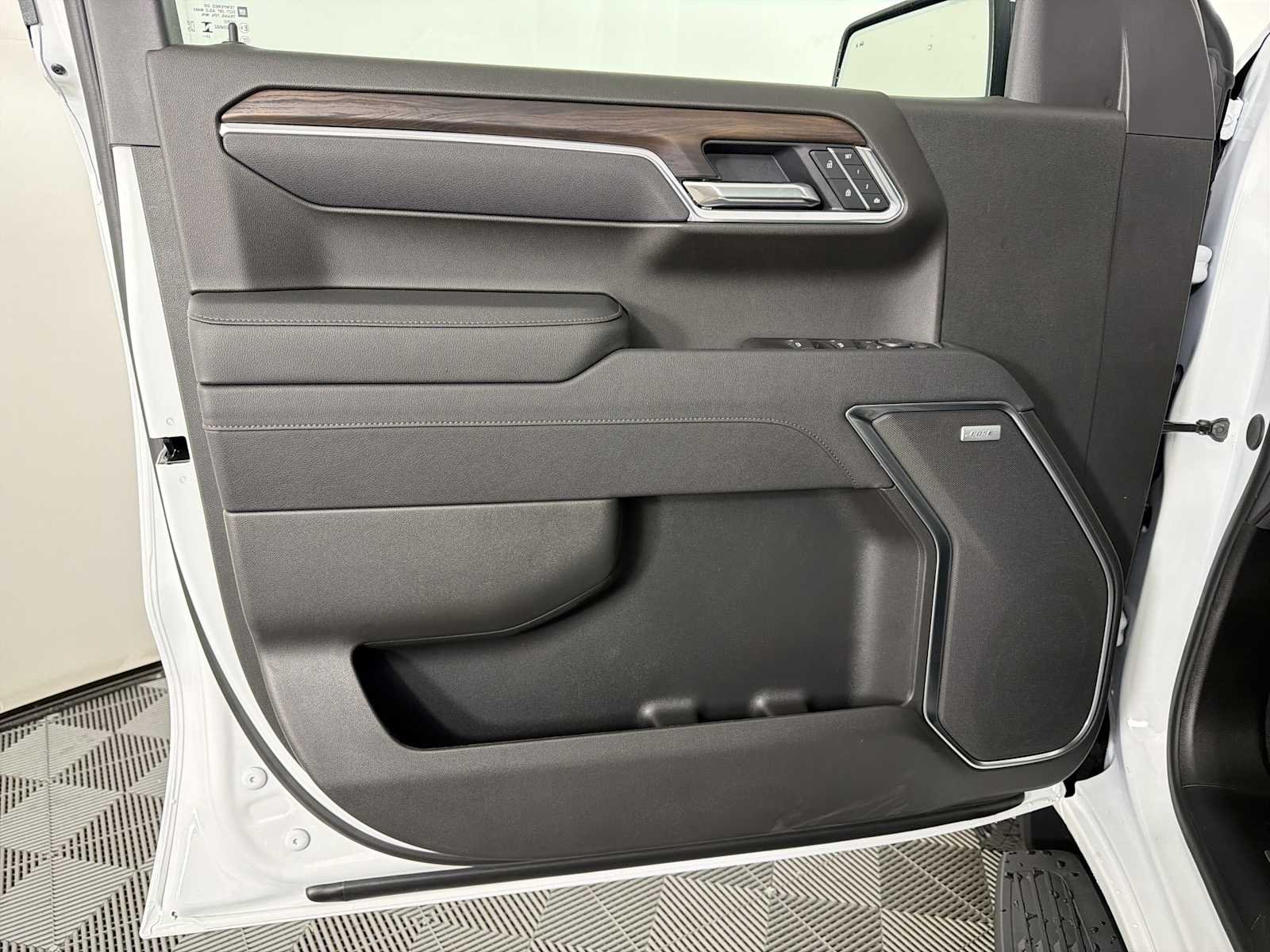 2026 GMC Sierra 1500 SLT - Photo 8