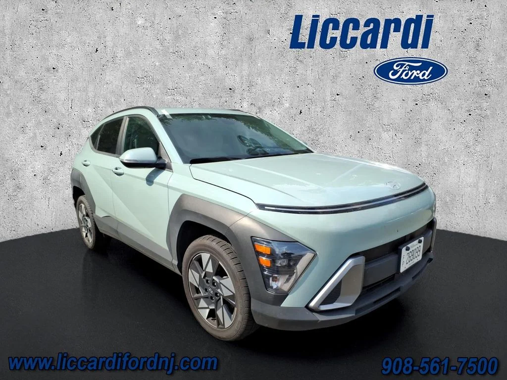 Used 2024 Green Hyundai SEL image 1