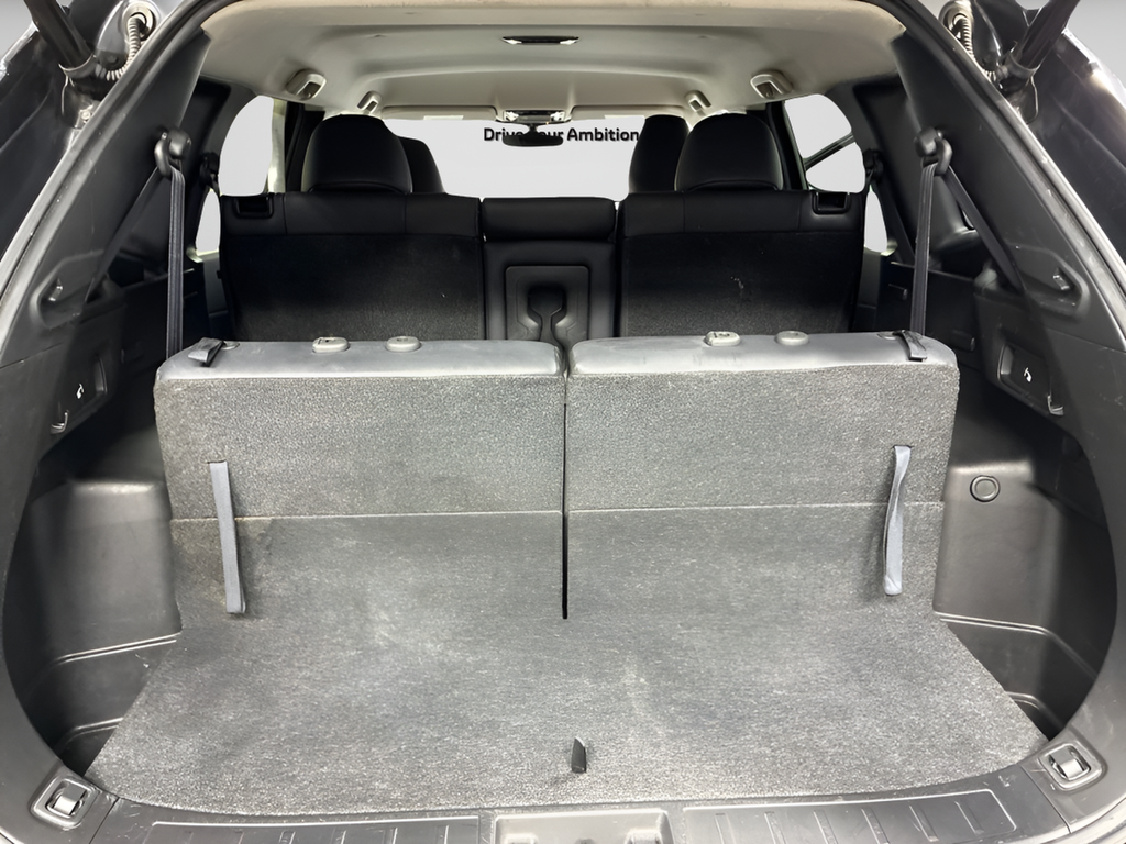 Used 2025  Mitsubishi SE image 36