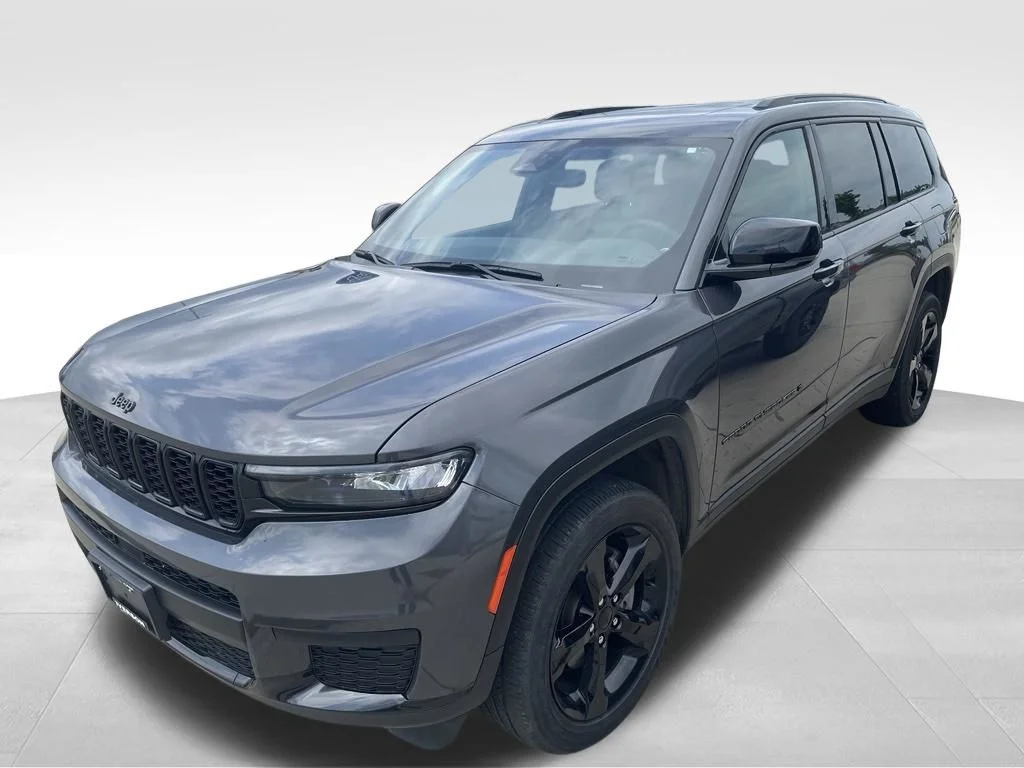Used 2024 Gray Jeep Altitude X image 3