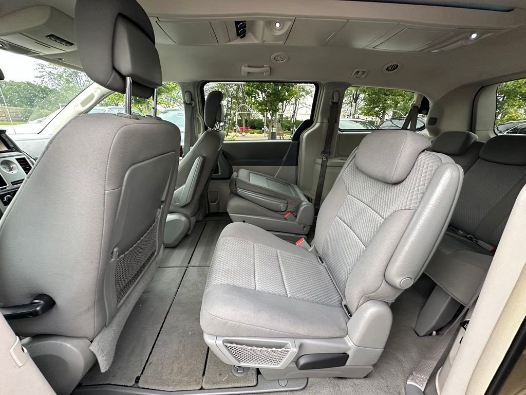 Used 2010 Gold Chrysler Touring image 15