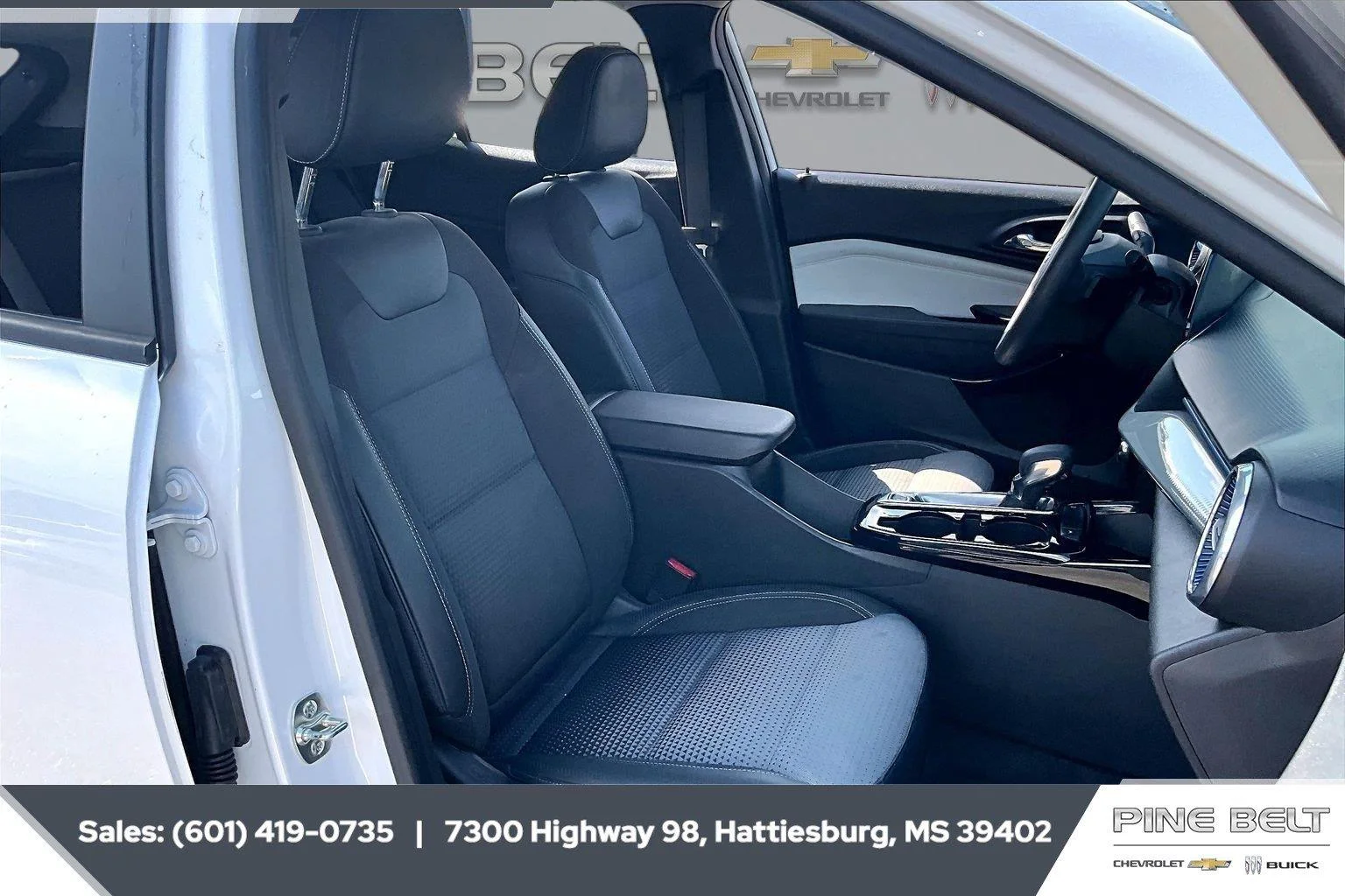 Used 2025 Summit White Chevrolet LT image 6