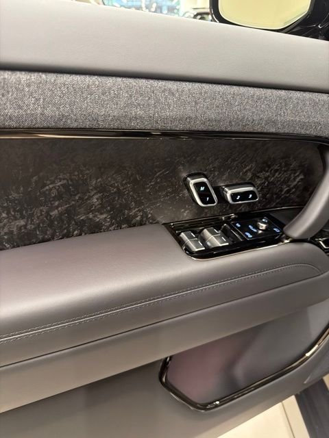 New 2027 Santorini Black Land Rover  image 8
