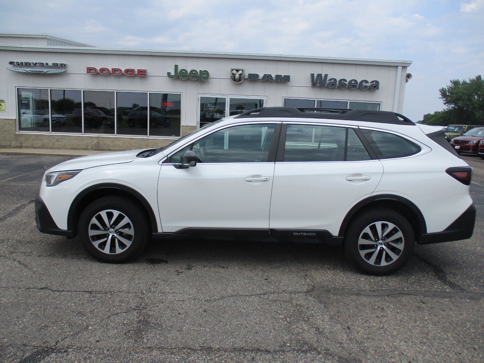 Used 2020 Subaru Outback Base with VIN 4S4BTAAC9L3189910 for sale in Waseca, Minnesota