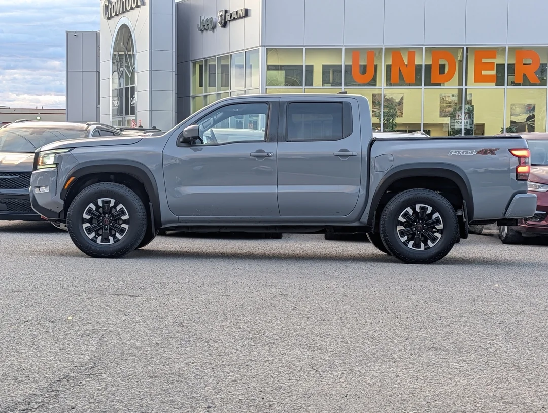 Used 2022  Nissan PRO-4X - - 4x4 - 3.8L V6 - Adaptive Cruise - Blind Spot - LED Headlamps - Sunroof & More image 5
