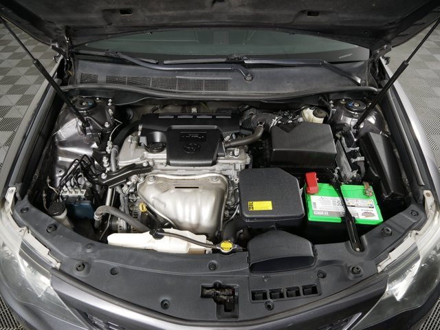 Used 2014 Magnetic Gray Metallic Toyota SE image 28