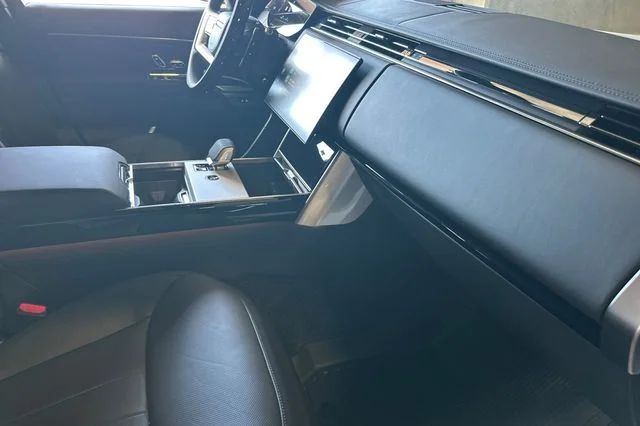 New 2026 Fuji White Land Rover SE image 14
