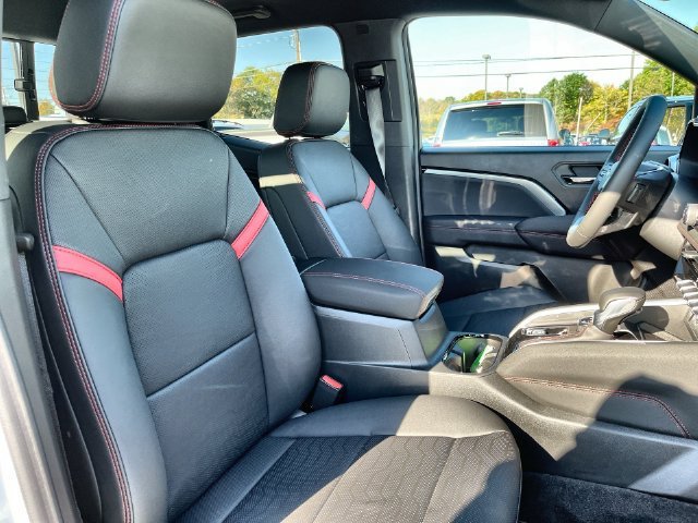 2026 Chevrolet Colorado photo 33 of 41