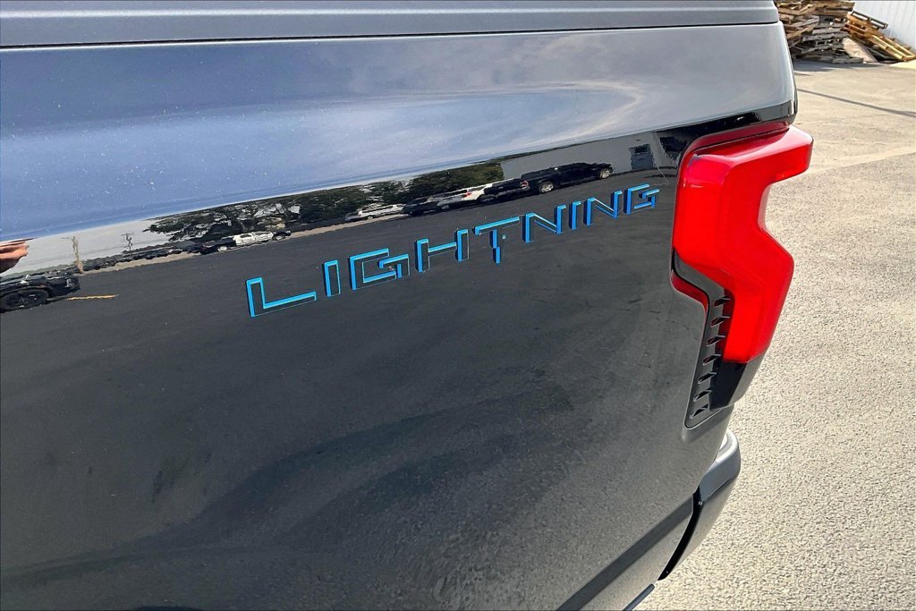 Used 2025 Black Metallic Ford Lariat image 6