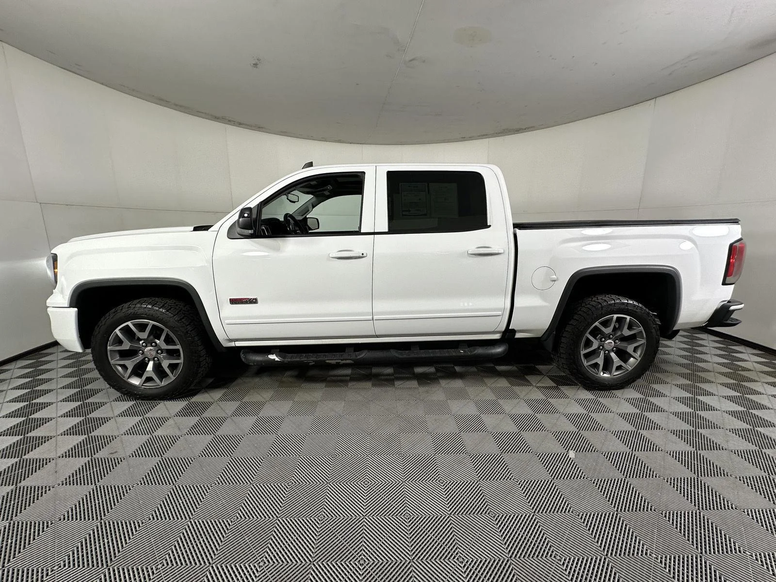 Used 2018 Summit White GMC SLT image 20