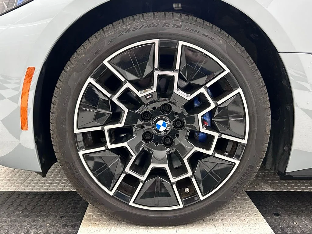Used 2025 Gray BMW xDrive40 image 8