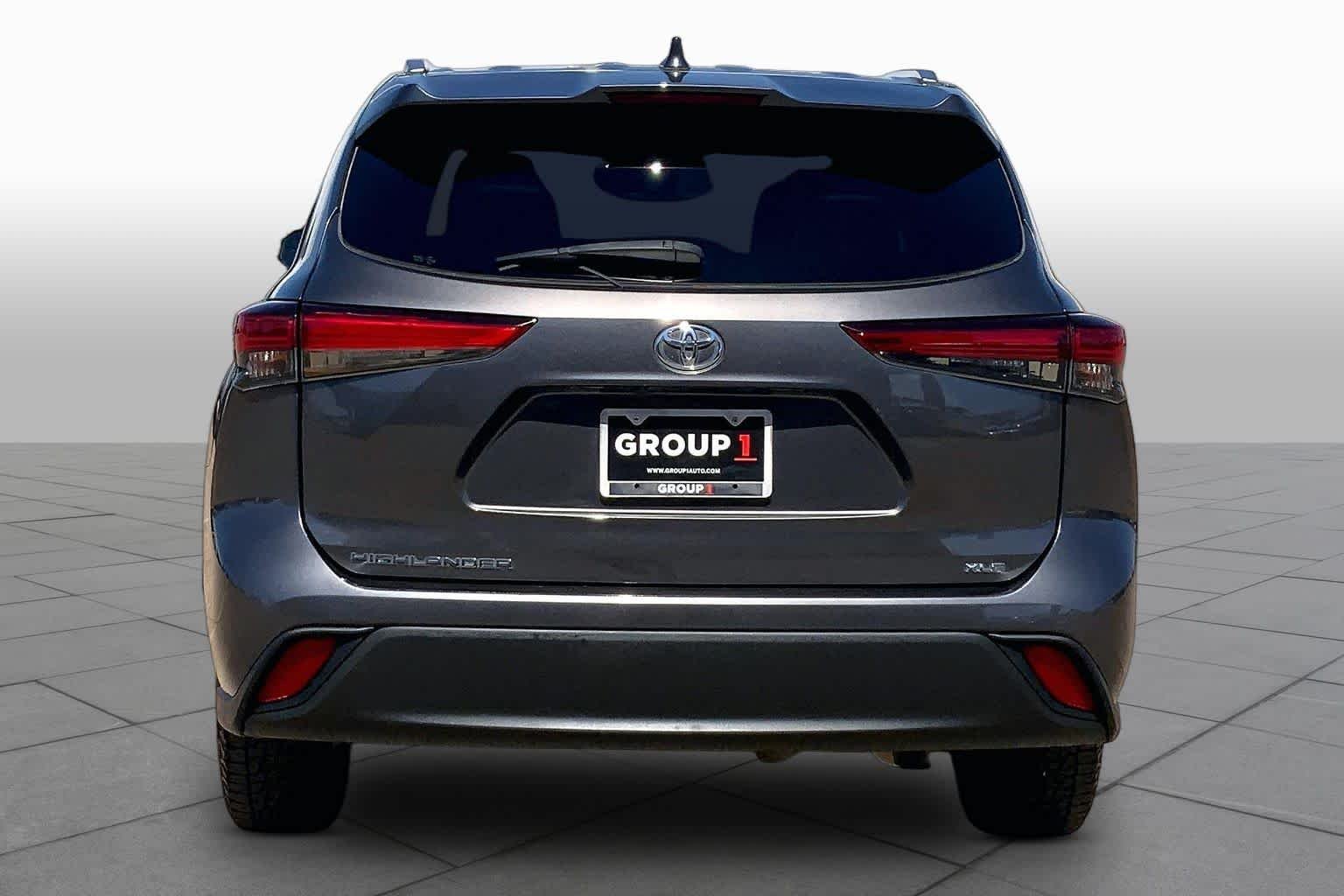 Used 2020 Magnetic Gray Metallic Toyota XLE image 5
