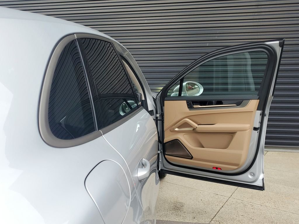 2025 Porsche Cayenne Turbo E-Hybrid - Photo 20