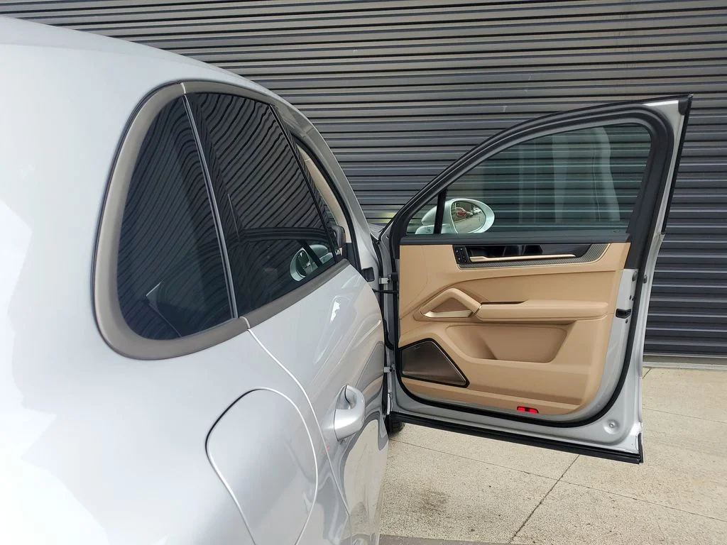 2025 Porsche Cayenne Turbo E-Hybrid - Photo 20