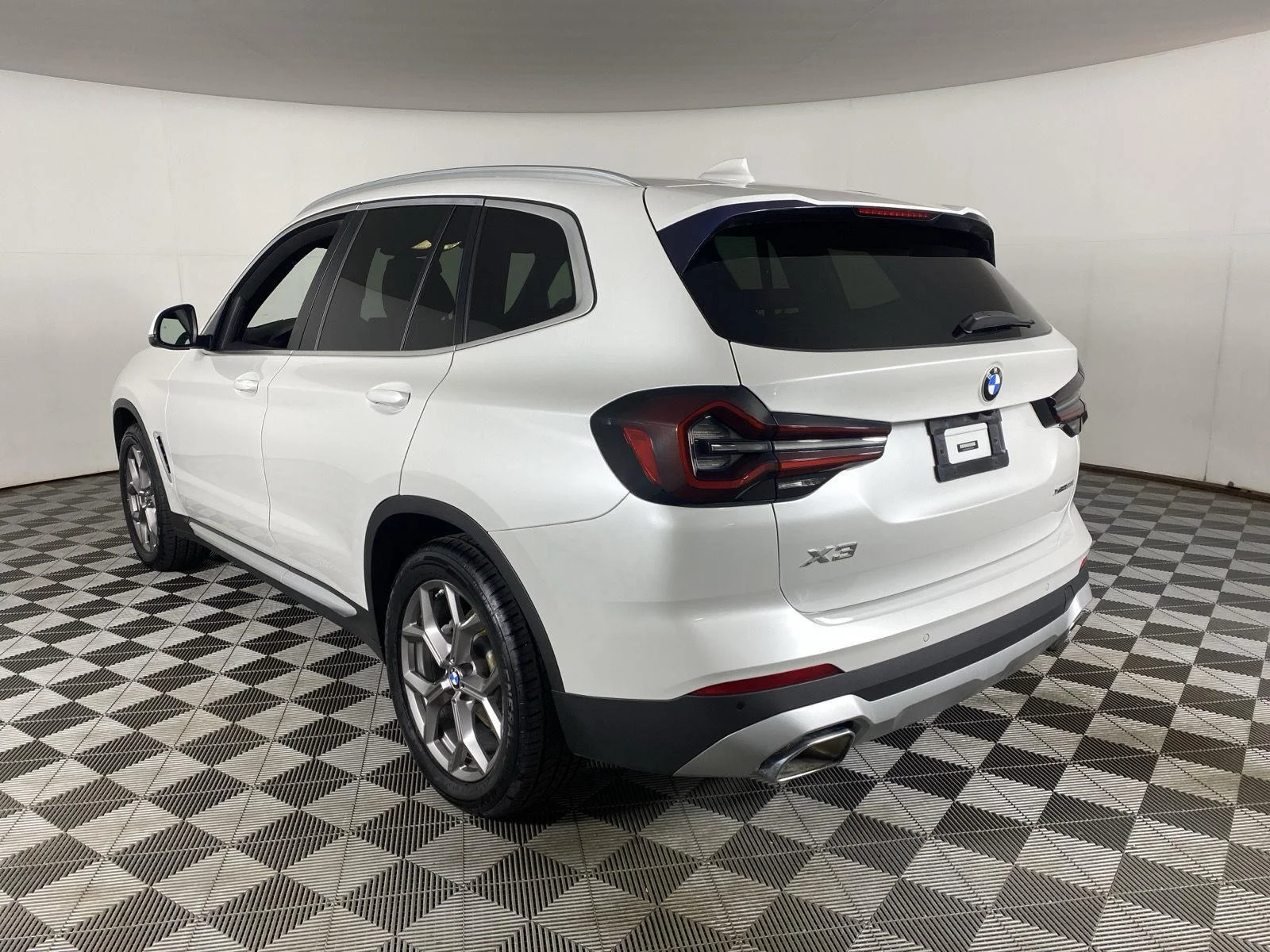Used 2022 Mineral White Metallic BMW xDrive30i image 8