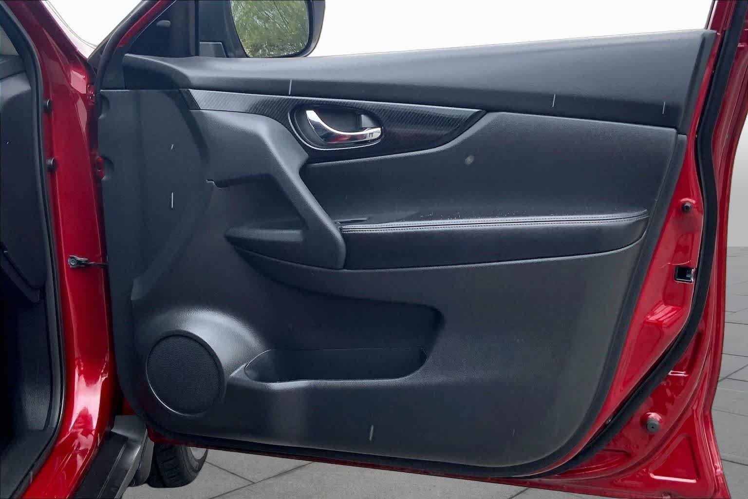 Used 2020 Scarlet Ember Tintcoat Nissan SL image 20
